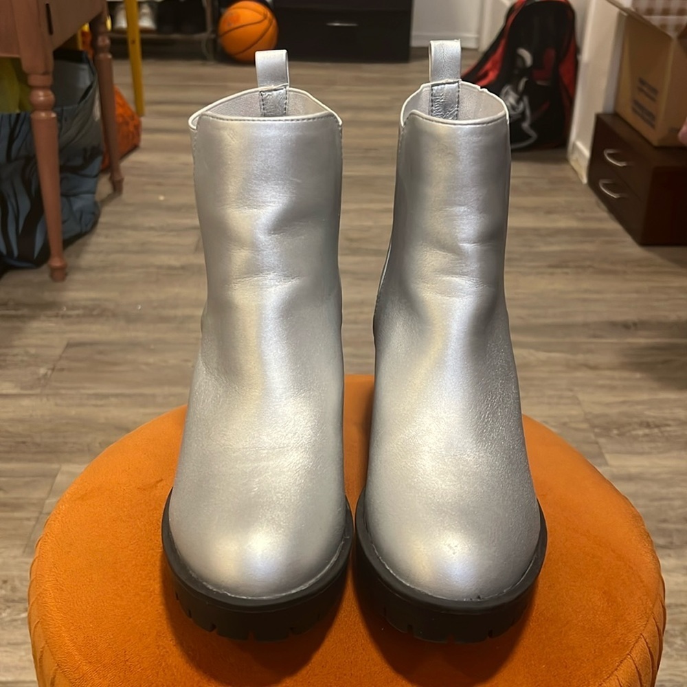 Mod Cloth Silver Heeled Ankle Boots​